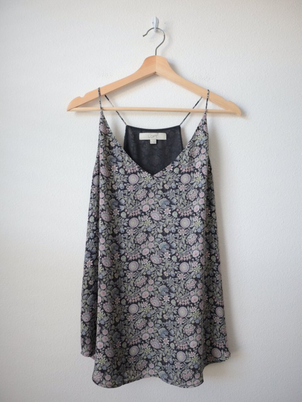 LOFT Floral Strappy V-Neck Cami | M
